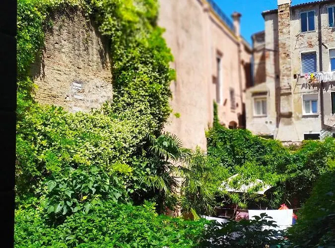 Bed & Breakfast 1964 3*