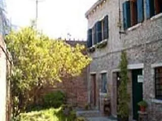 Bed & Breakfast 1964 3*